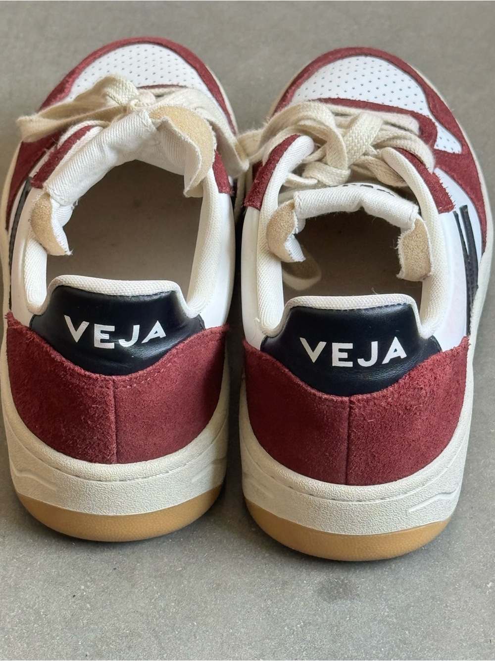 Veja V-10 Sneakers in white, black and amarante - Picture 4 of 4
